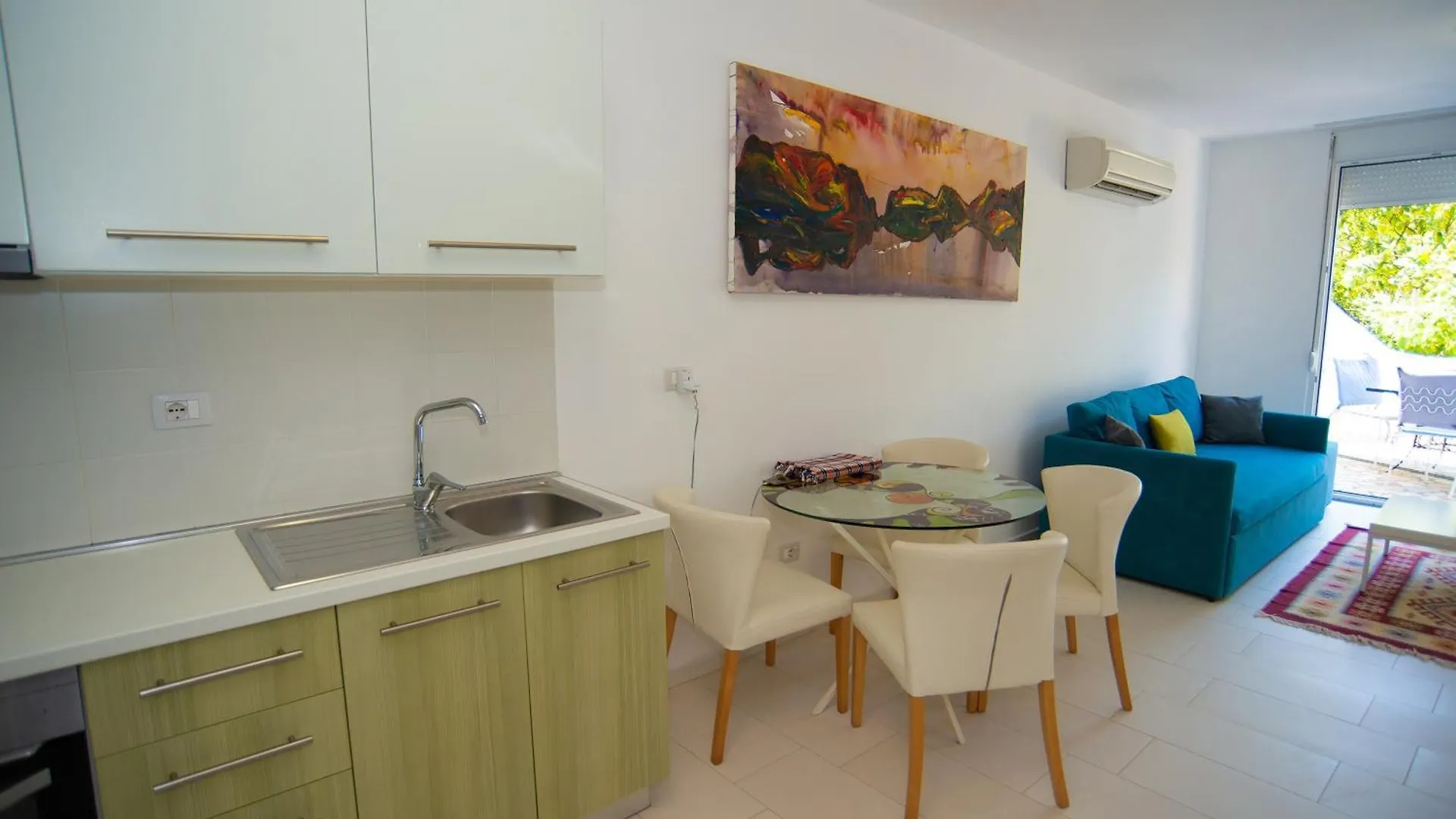 Bougainville Bay Apartments Sarandë 0*,